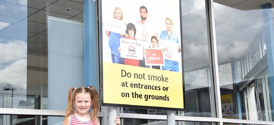 Primary school pupil helps promote no smoking policy